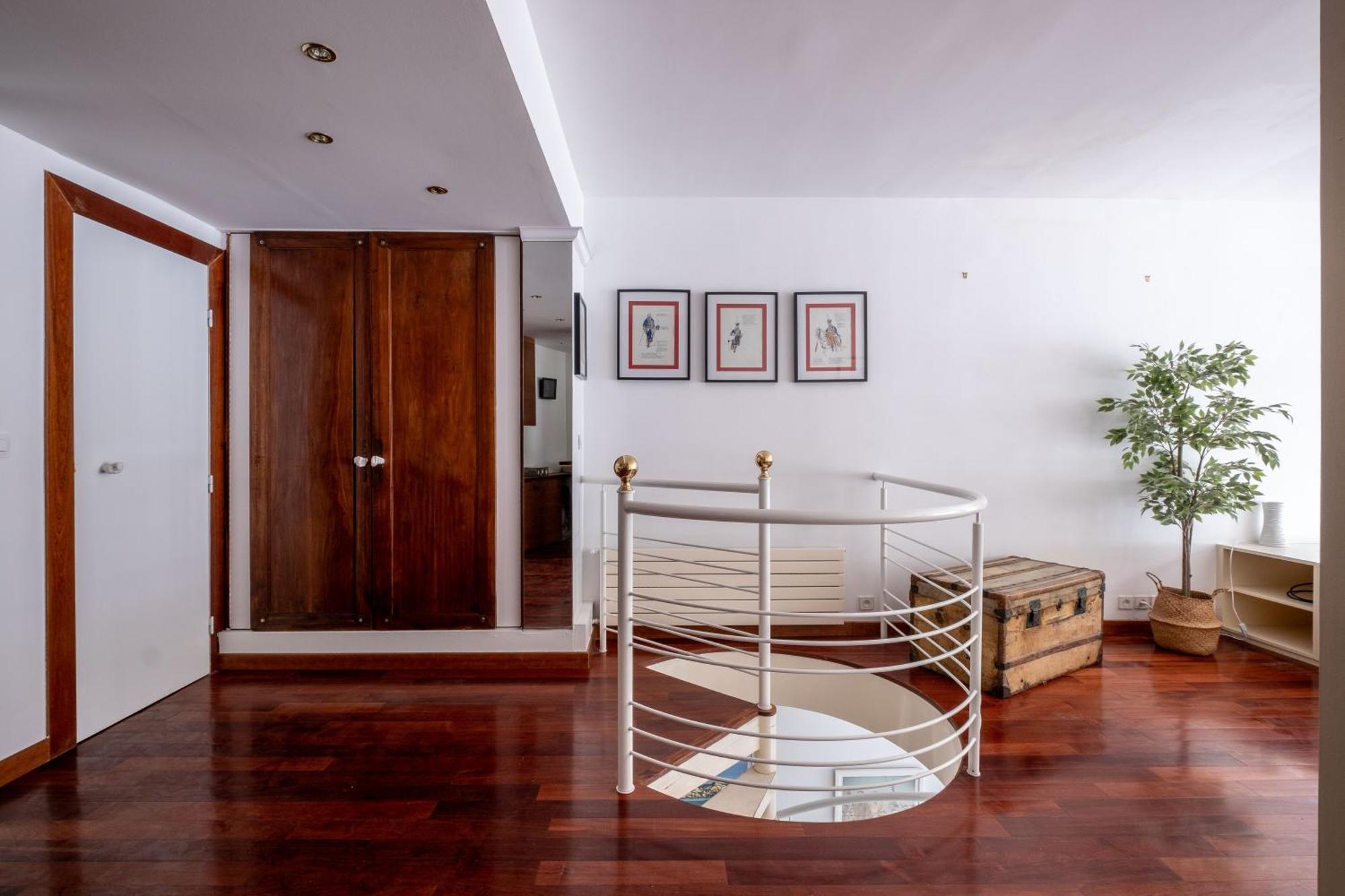 Loft D Exception Au Pied Des Champs-elysees Appartement