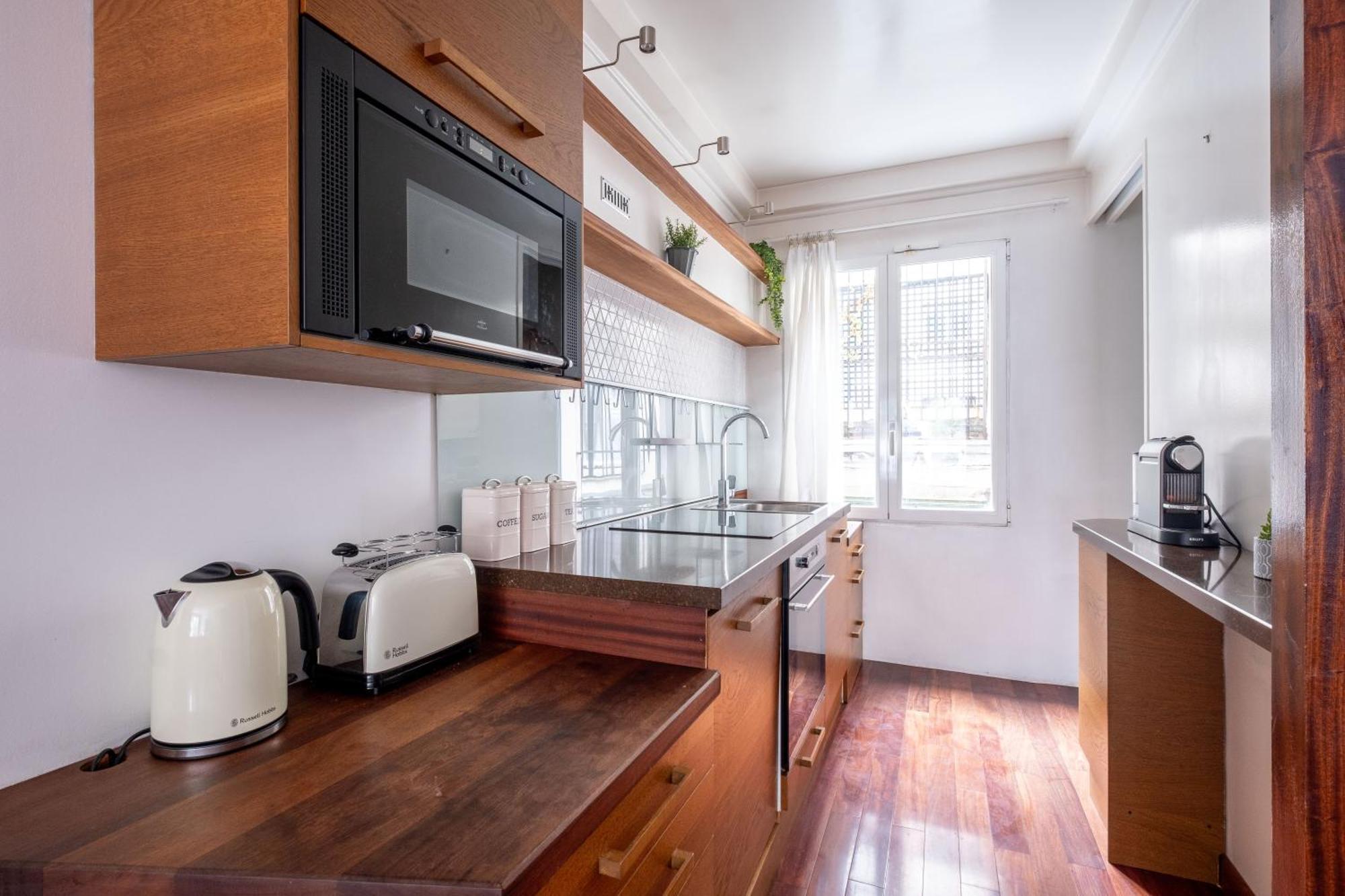 Appartement Loft D Exception Au Pied Des Champs-elysees Paris